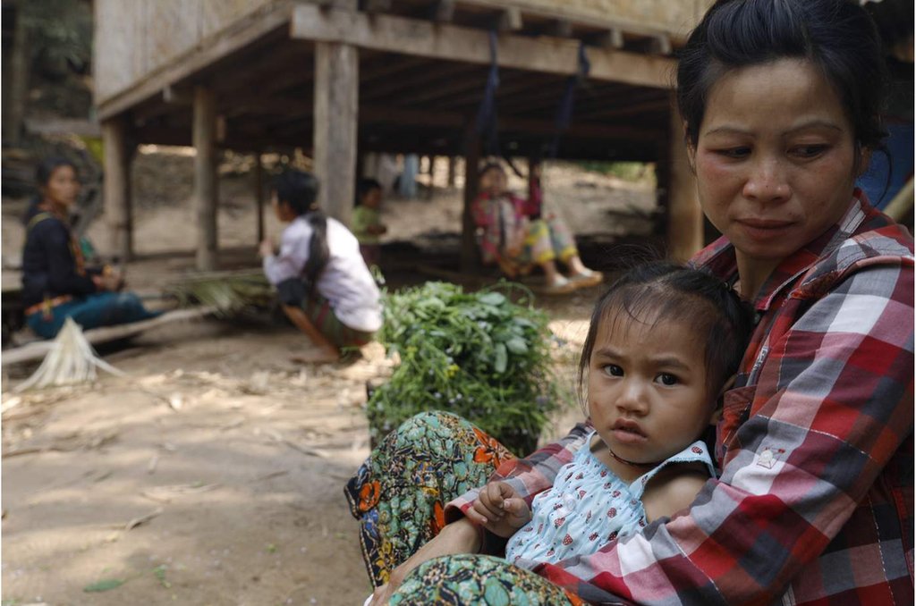 一位老撾婦女擔心，如果他們必須遠離湄公河，家庭日常開支會上漲，因為湄公河這一重要的交通渠道為他們帶來了食物。