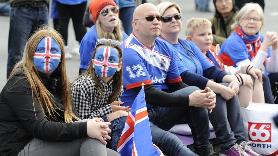 Fanáticos de fútbol islandeses