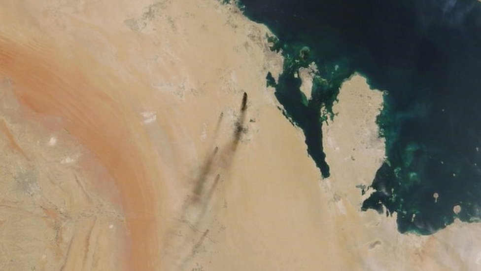 На спутниковом снимке НАСА виден дым от пожаров после атак дронов