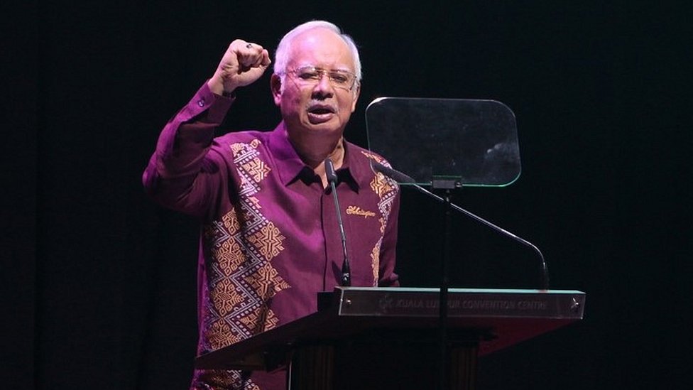 Malaysia protest: PM Najib Razak calls for unity - BBC News