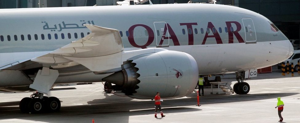 Самолет Qatar Airways в аэропорту Дохи