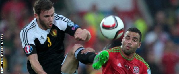 Hal Robson-Kanu of Wales challenges Nicolas Lombaerts of Belgium