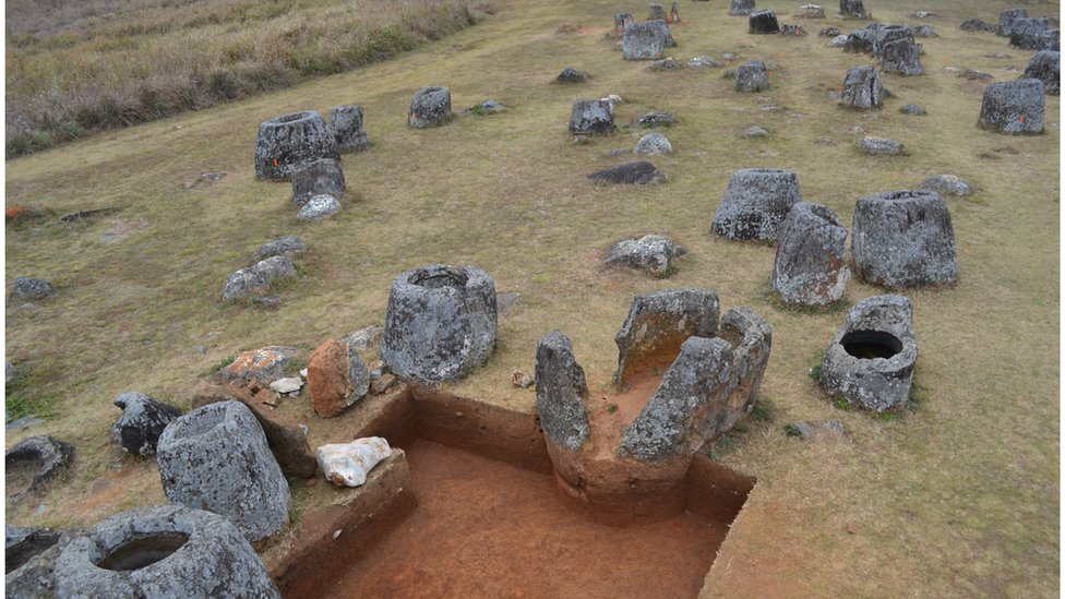 Plain of Jars research finds ancient Laos burial rituals - BBC News