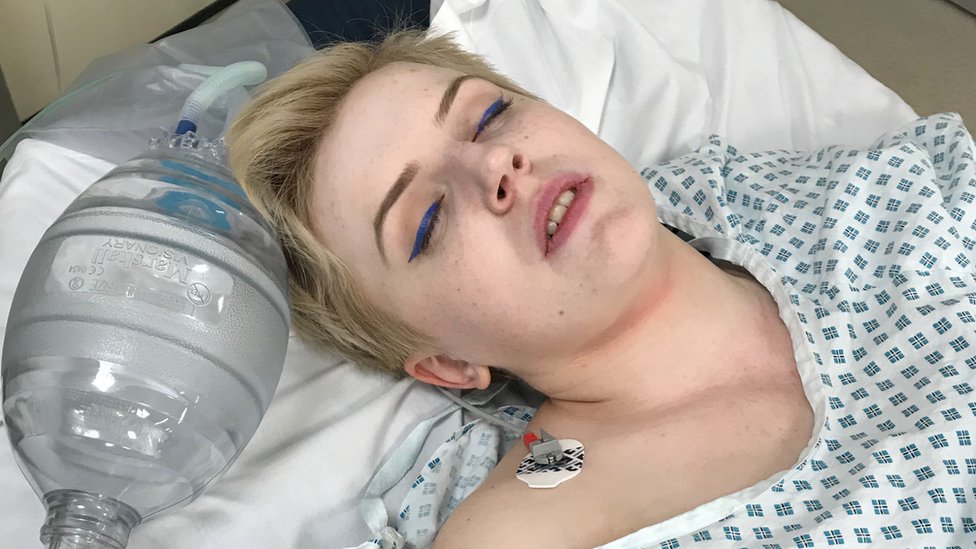 Наташа Коутс в больнице после тяжелой аллергической реакции