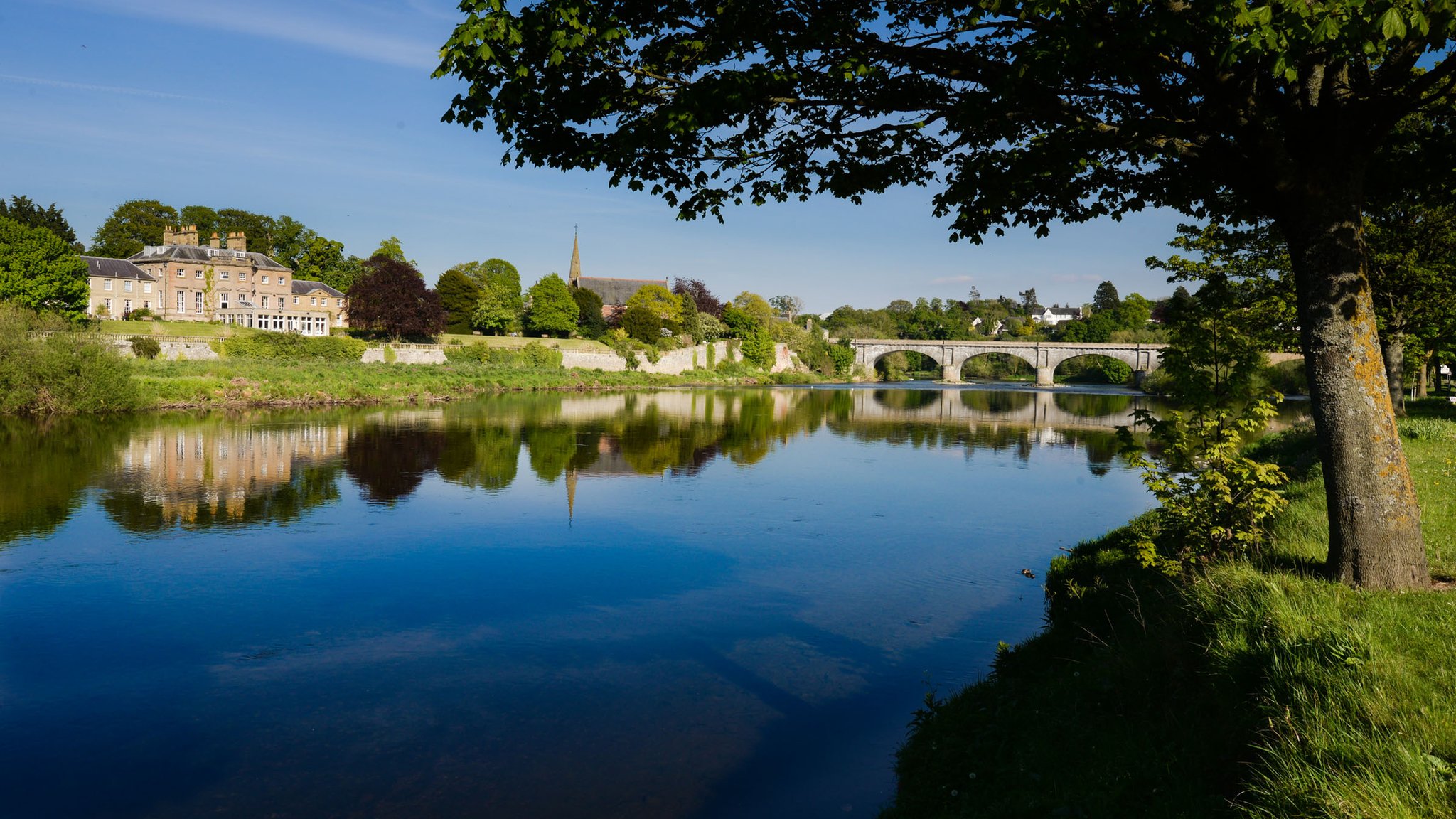 River Tweed trail secures funding support - BBC News