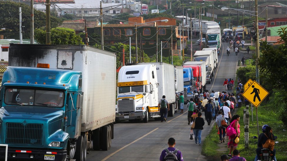 Camiones varados en El Crucero, Nicaragua.