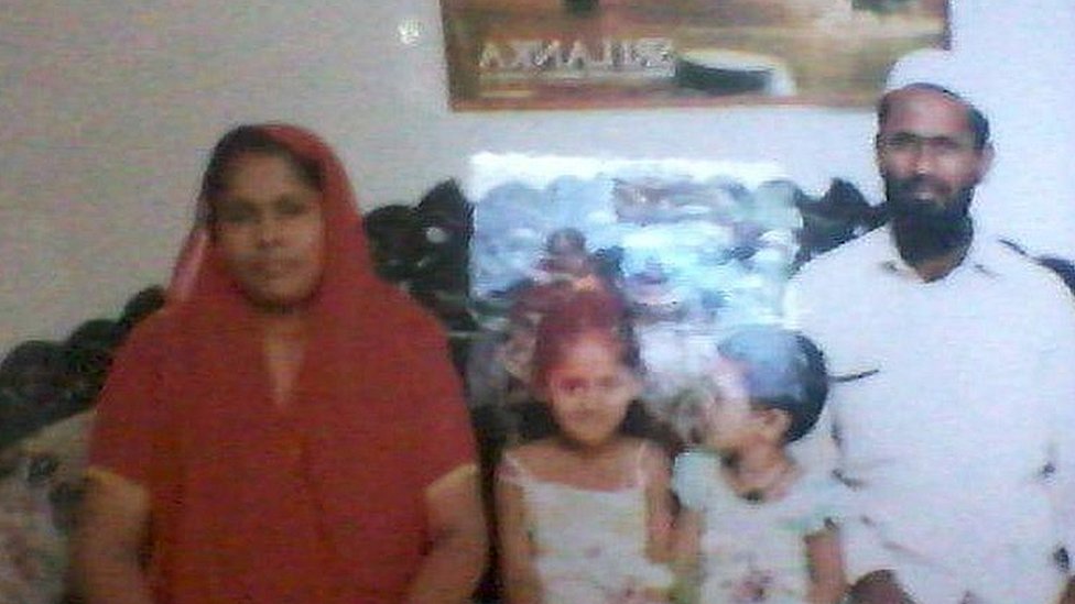 Fathima Rinoza and husband Mohamed Shafeek with their two daughters