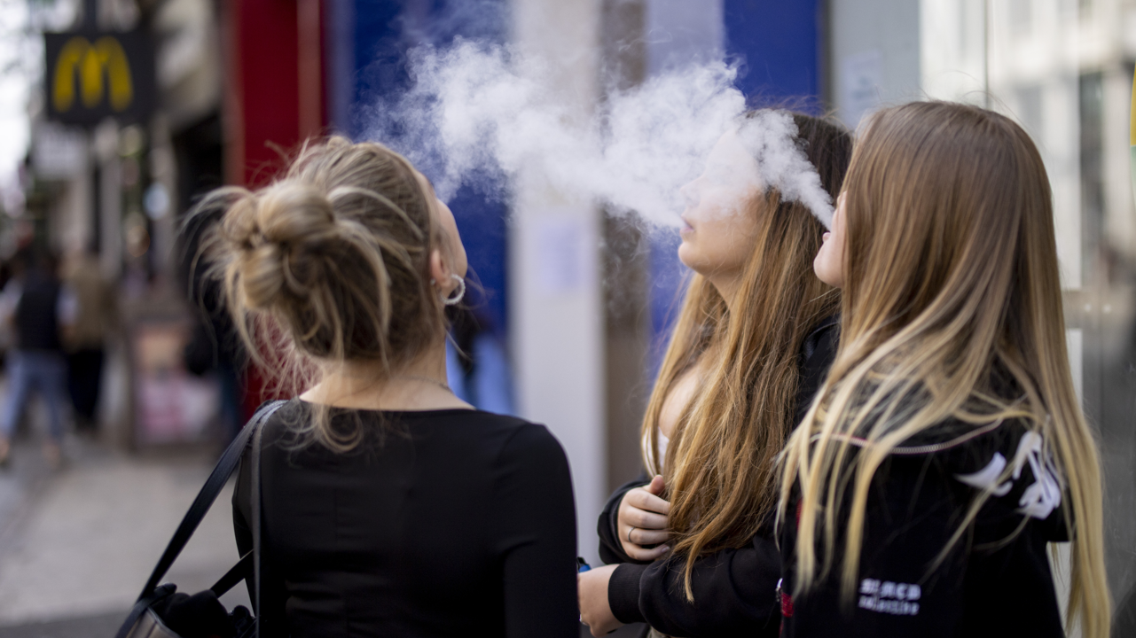 Concern over number of young people addicted to vaping in Kent