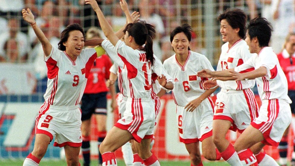 China's Sun Wen (L) celebrates after scoring the team's first goal in the third minute of the first half of action against Norway in their 1999 Women's World Cup match 04 July 1999 at Foxboro Stadium in Foxboro, Massachusetts