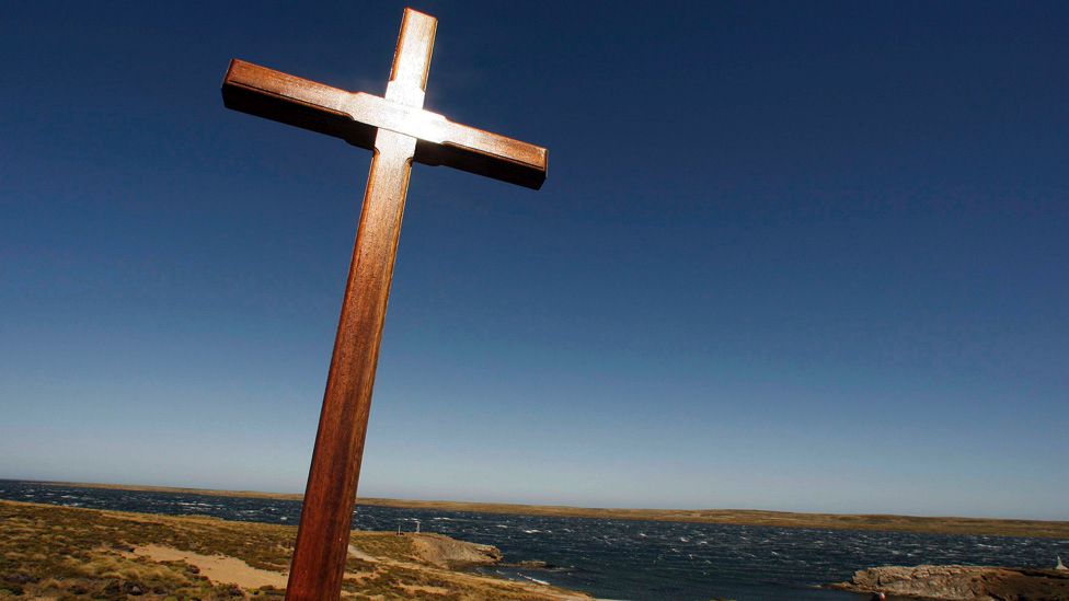La guerra se dio en todo el archipiélago, incluso en las pequeñas islas. Por eso había muertos "por todas partes", en lugares remotos. La guerra se dio en todo el archipiélago, incluso en las pequeñas islas. Por eso había muertos "por todas partes", en lugares remotos.