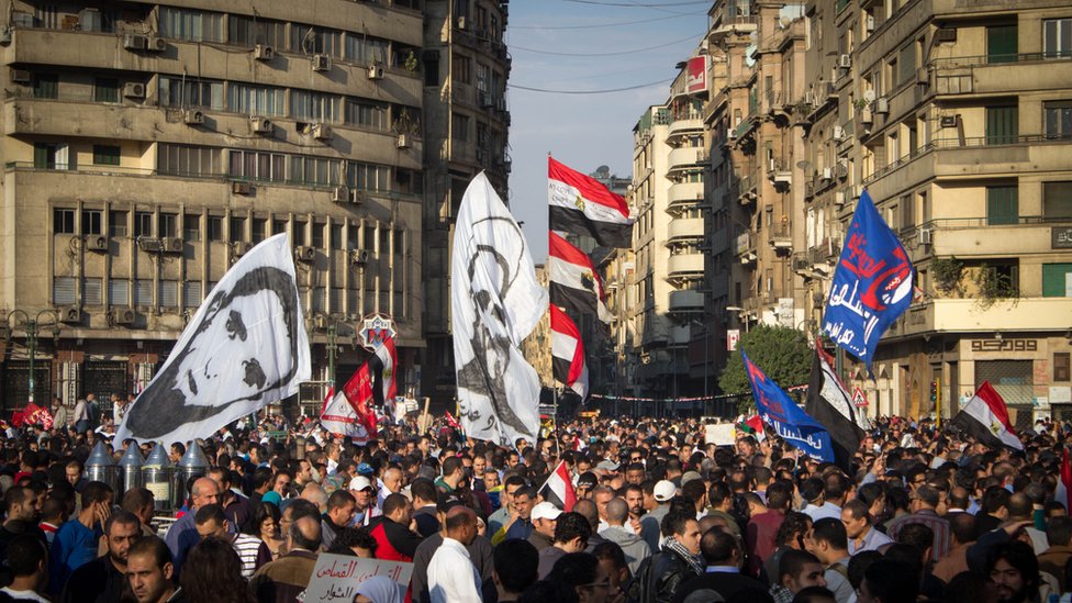 بعد عشرة أعوام: كيف تبدو الصورة في بلدان" الربيع العربي"؟ 1 من مشاهد الربيع العربي في ميدان التحرير بالقاهرة عام