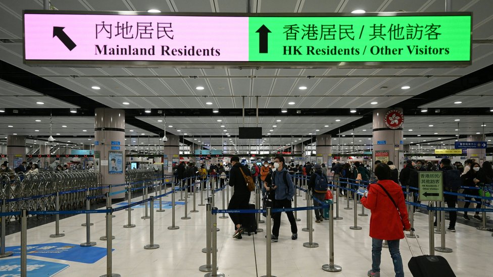 香港落馬洲支線管制站入出境區域內的」內地居民「與」香港居民「指示牌（8/1/2023）