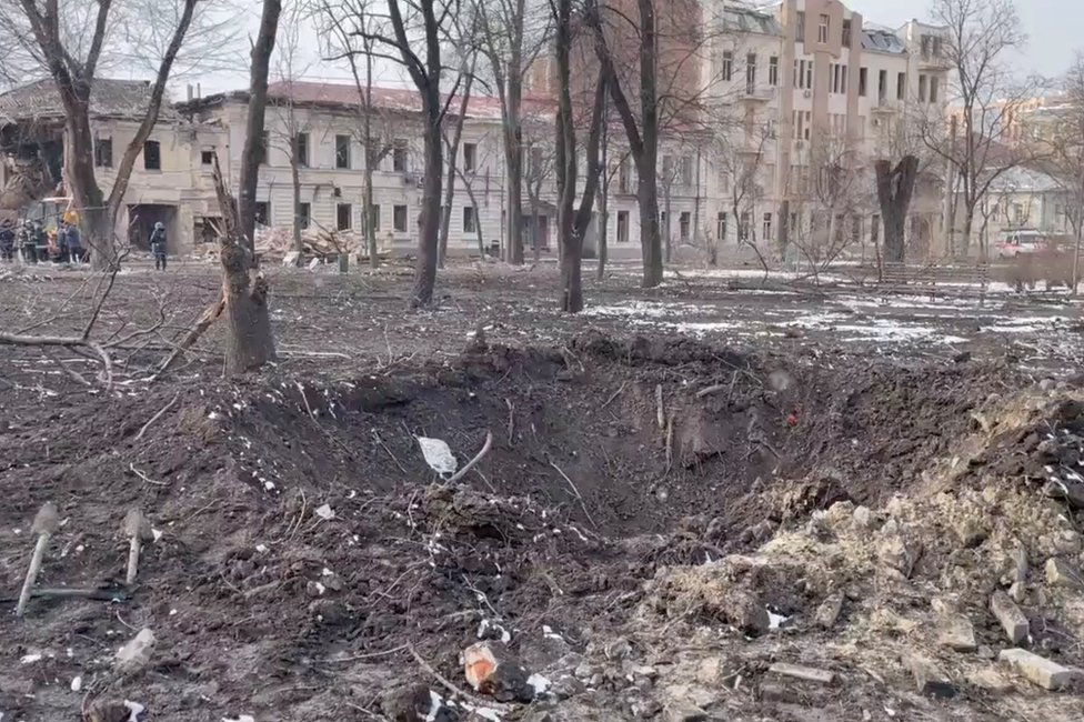 Rusia también bombaredó la ciudad oriental de Járkiv.