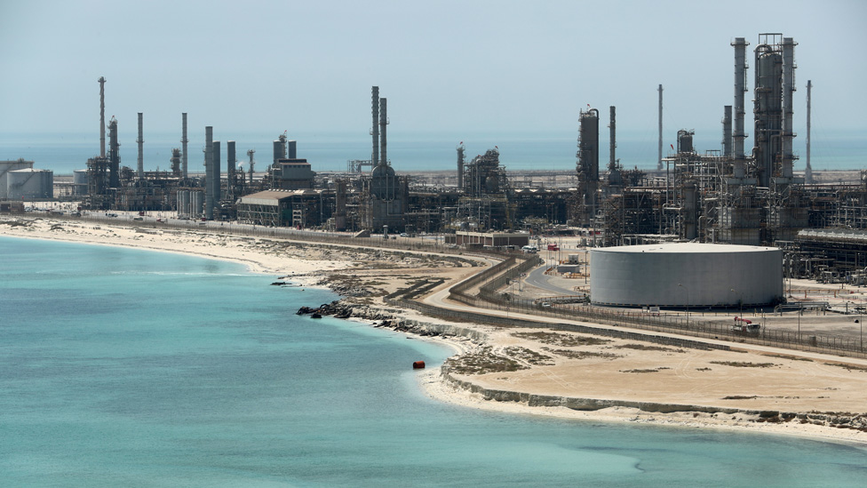 Suudi Aramco'nun Ras Tanura petrol rafinerisi ve deposu