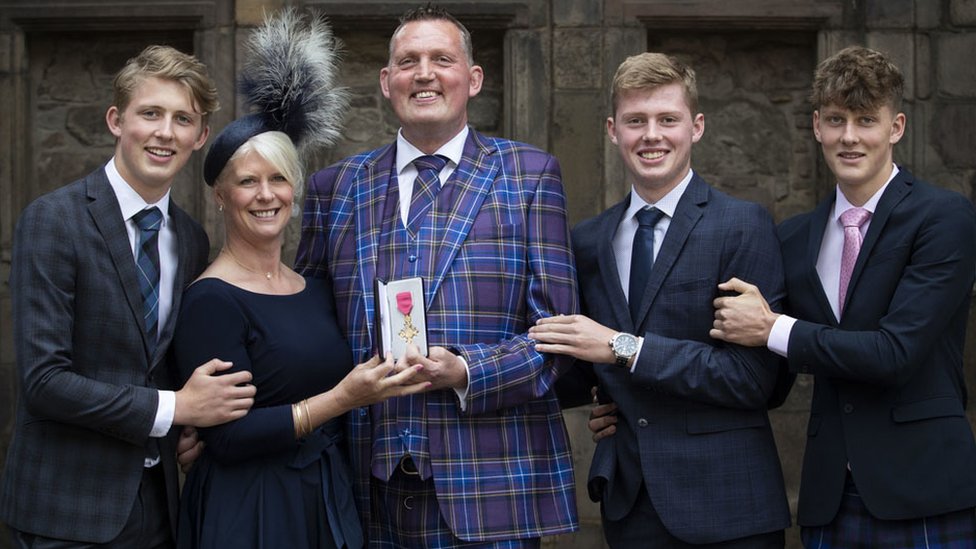 Doddie Weir: The rugby legend who won't give in to MND - BBC News