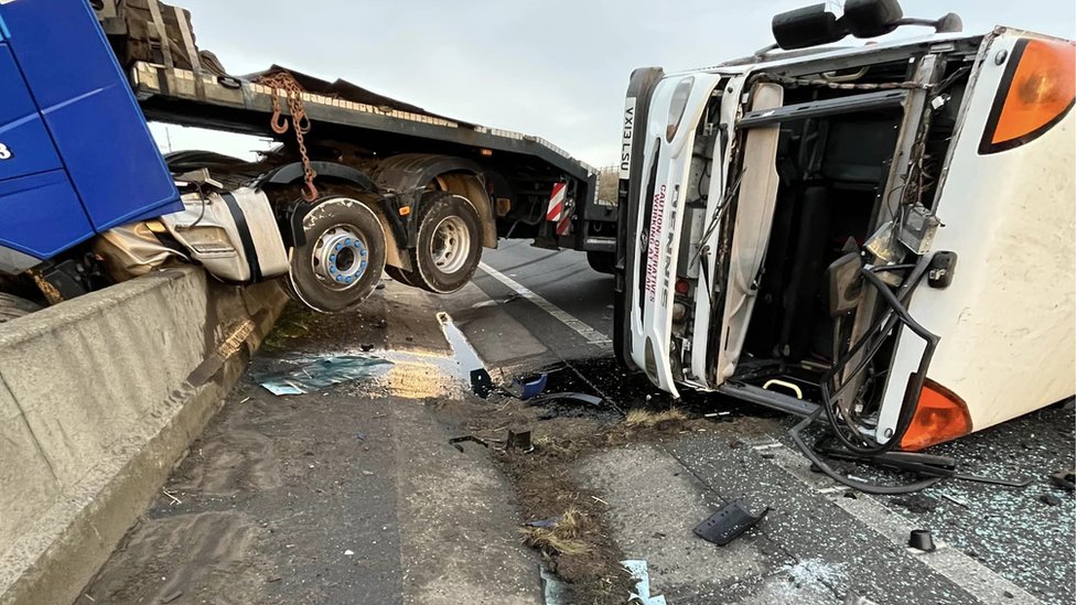 A1 M part closed in North Yorkshire after two lorries crash