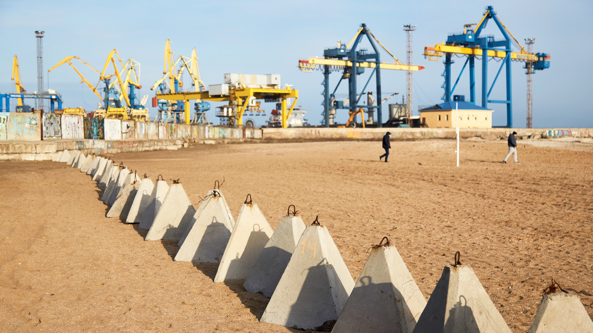 馬里烏波爾港口，烏克蘭人築起的水泥屏障，2月17日