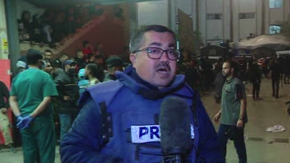 Adnan El-Burš, reporter BBC-ja na arapskom, ispred bolnice u Kan Junisu