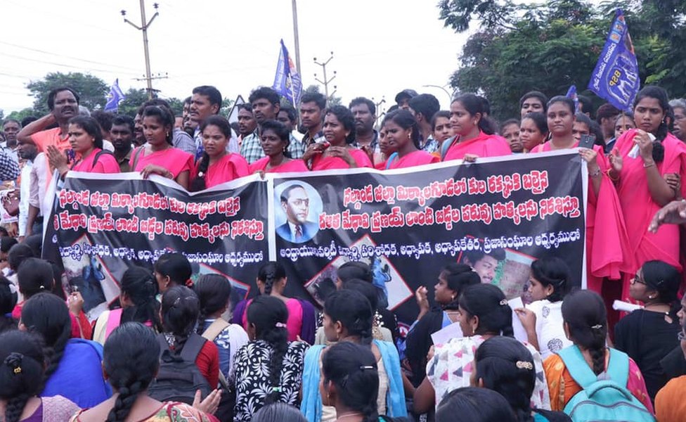 Grupos de parias protestan contra el asesinato de Pranay