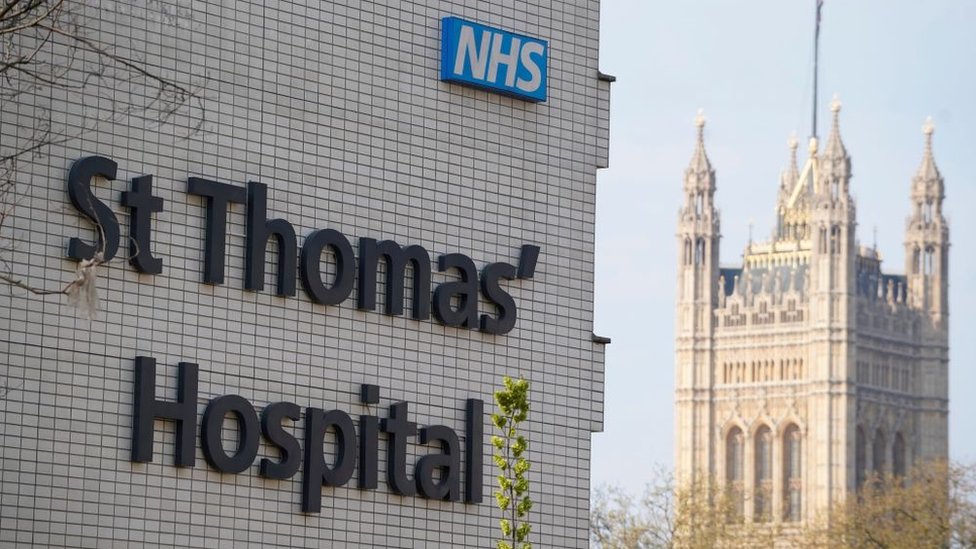 Para los registros de covid-19, en Reino Unido solo se cuentan las muertes que ocurren en hospitales. Hospital