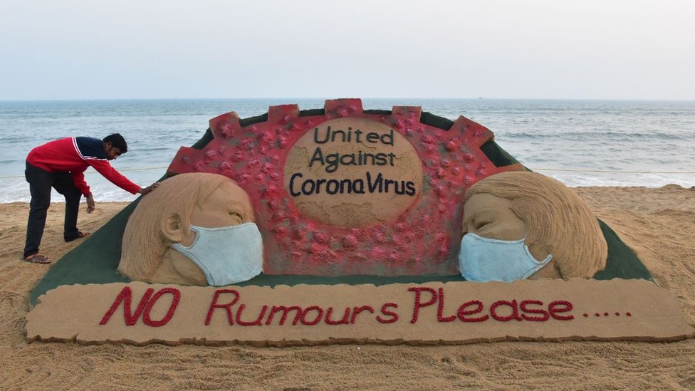 Seorang seniman India, Sudarsan Pattnaik, mengekspresikan solidaritas terhadap mereka yang terinfeksi virus corona.