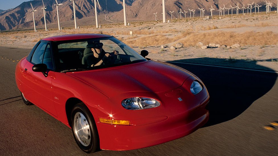 1998'de çıkan ve başarısız olan EV1 General Motors'un ilk elektrikli otomobil girişimiydi