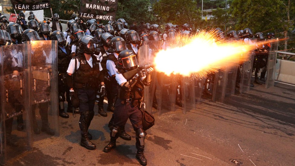 Полиция применила слезоточивый газ во время демонстрации