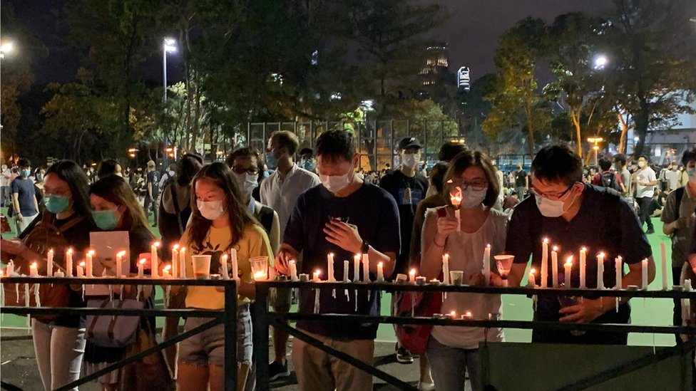 今年香港市民仍然可以用燭光點亮維園悼念，但很多人擔心《國安法》實施後，悼念晚會將難以舉行。