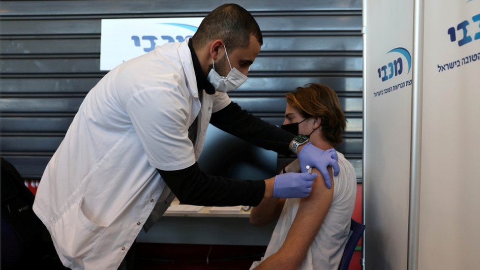 Vaksinasi di Israel