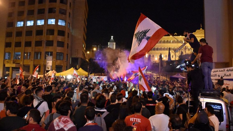 سعد الحريري: من يرث زعيم السنة في لبنان وما هي آثار انسحابه من المشهد السياسي على النخبة الحاكمة؟ 7 من مظاهرات في بيروت، نوفمبر/تشرين الثاني 2019