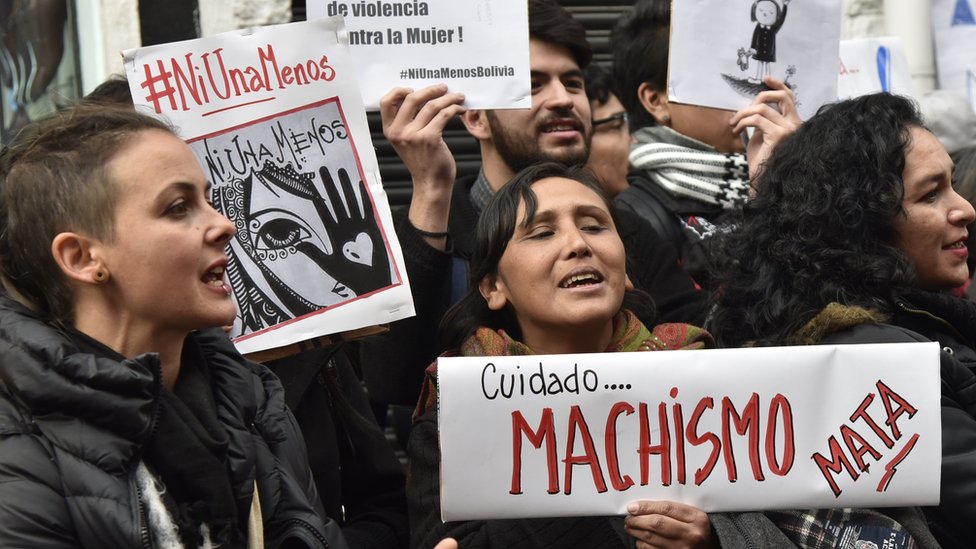 Mujeres protestan en Bolivia