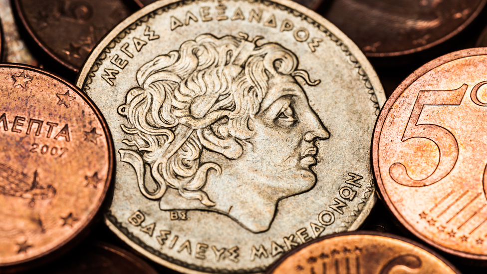 Moneda antigua con el rostro de Alejandro Magno