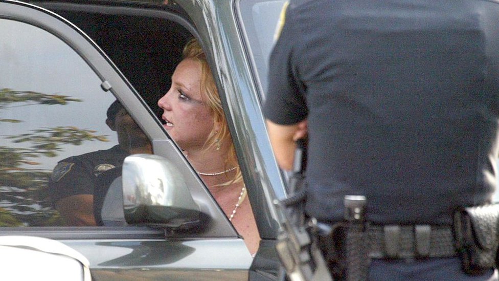 Britney Spears en un auto tras el incidente con un fotógrafo