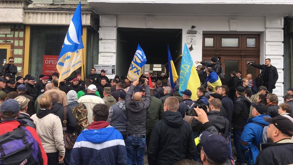 активісти