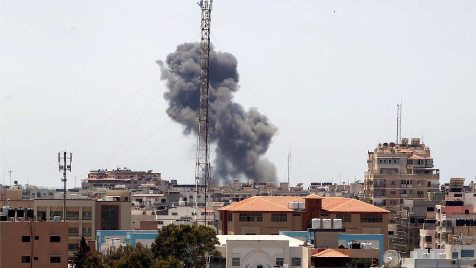 غزة وإسرائيل: مصادر عسكرية إسرائيلية تقول إن وقف إطلاق النار غير مطروح 1 الغارات الإسرائيلية على غزة مازالت مستمرة.