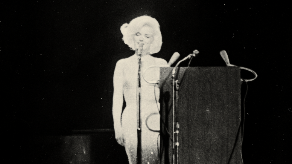 Marilyn Monroe canta en el Madison Square Garden de Nueva York