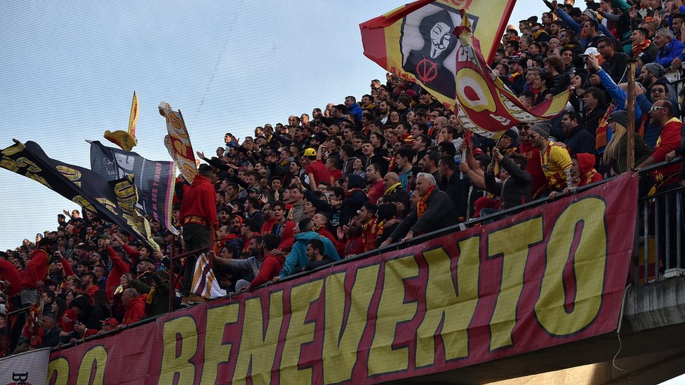 Con una población de 60.000 habitantes, Benevento se encuentra en el sur de Italia, a unos 70 kilómetros al este de Nápoles. Aficionados de Benevento