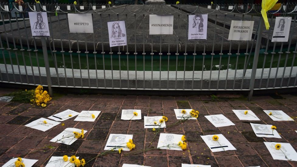 El sistema de justicia mexicano deja impunes la violencia contra mujeres. Carteles en una protesta de "Ni una menos".