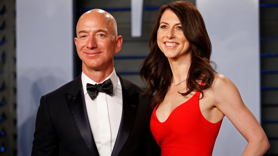 Jeff Bezos y su esposa MacKenzie Bezos.