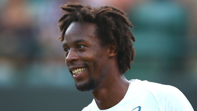 Magical Monfils wows SW19 crowd