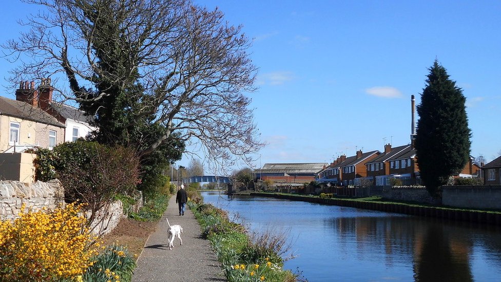 knottingley-canal-rescue-hero-teen-rescues-toddler-bbc-news