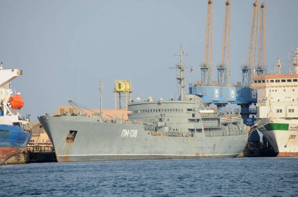 سفينة صيانة روسية في ميناء بورتسودان.