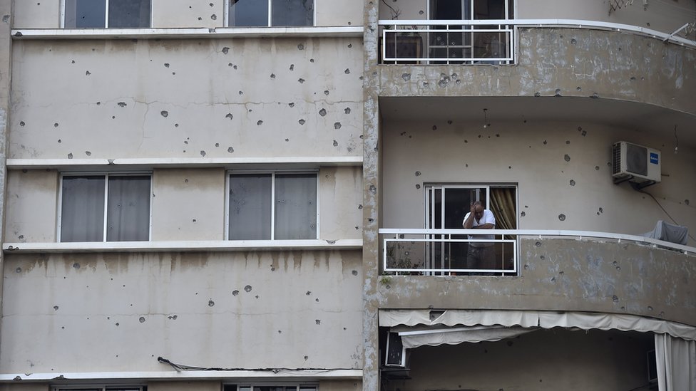 آثار إطلاق النار على مبنى في بيروت