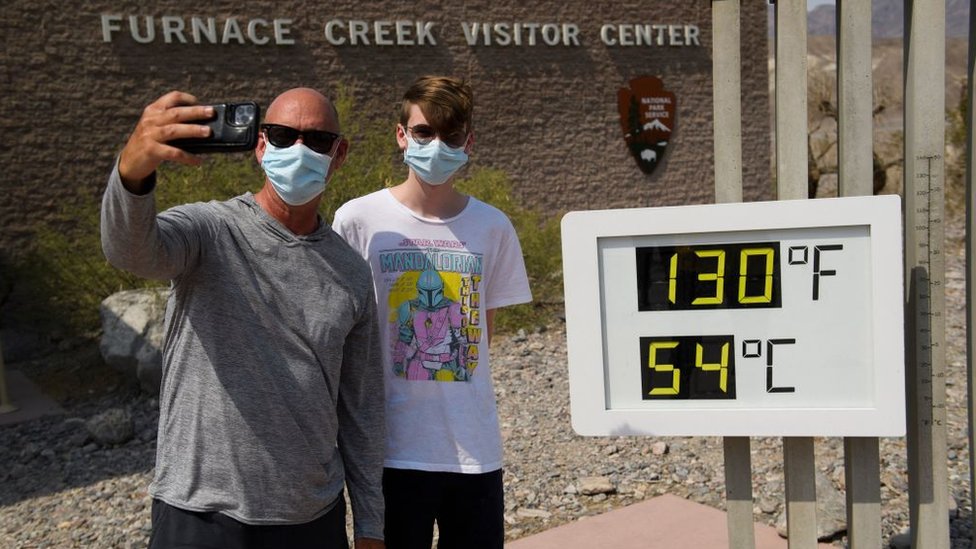 Death Valley (Ölüm Vadisi) 54 santigrat derece sıcaklığı gördü.