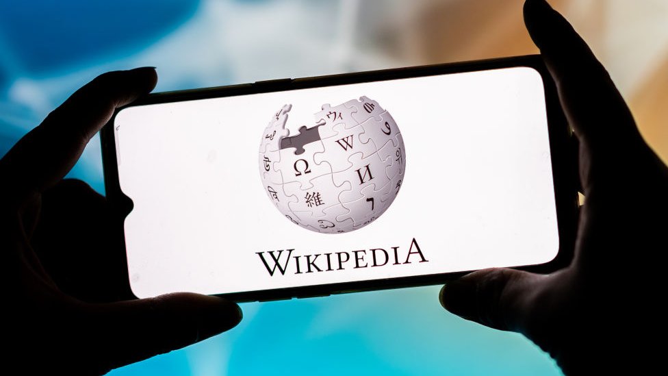 Wikipedia will not perform Online Safety Bill age checks - BBC News