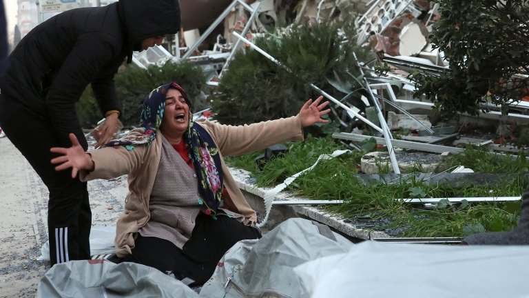 زلزال تركيا وسوريا: جثث في الشوارع وتصاعد الغضب بشأن المساعدات