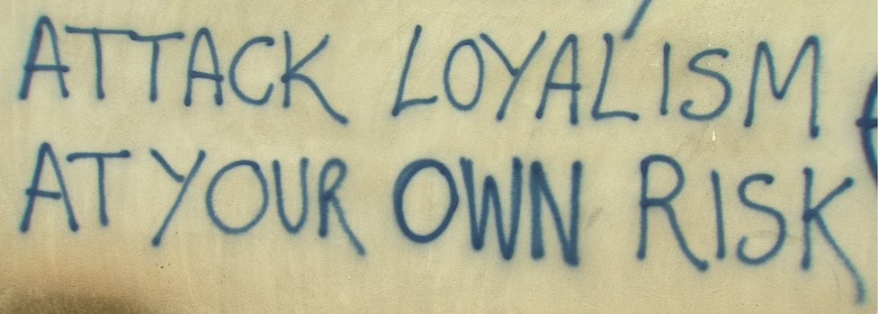 Граффити с надписью: Атакуйте лояльность на свой страх и риск