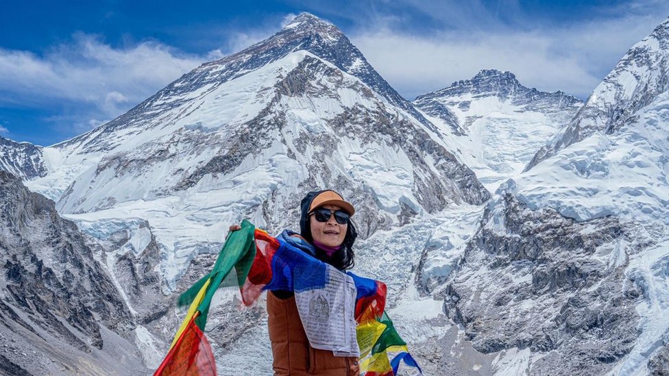 Pundžo Džangmu Lama je postavila zastavu sa likom Bude na vrhu Mont Everesta
