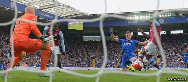 Jamie Vardy scores against Stoke City