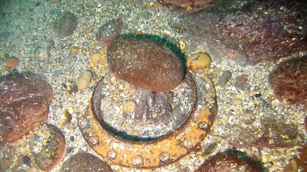 Restos del buque nazi U-966 en el fondo marino.